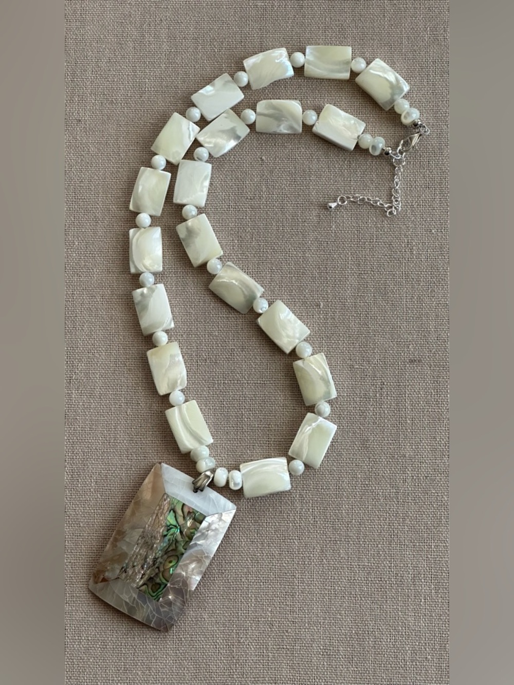 24-1/2 inch Mother of Pearl necklace NWOT - Picture 8 of 12